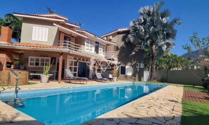 MARAVILHOSO SOBRADO Á VENDA, 'MOBILIADO', com 600 m² de terreno, 3 Suítes, 4 banheiros, área de laz
