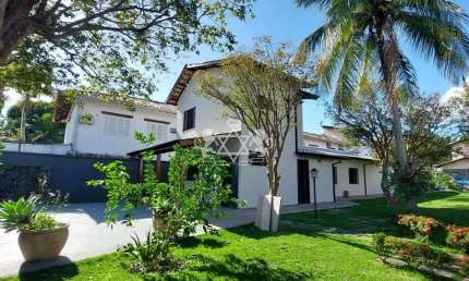 Casa à venda com localização privilegiada, a poucos passos da praia, amplo terreno, Praia do Arrast