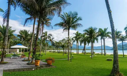 Casa à venda, Pê na Área, lote amplo em Ubatuba. Localização privilegiada