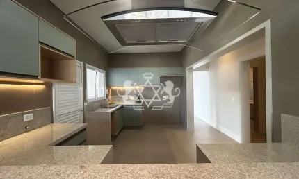 Casa com piscina à venda no aruan indaiá , caraguatatuba.