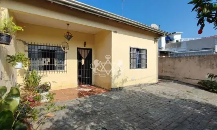Casa para venda, com 2 dormitórios e mais uma edicula, no bairro Sumaré, ao lado do centro na cidad