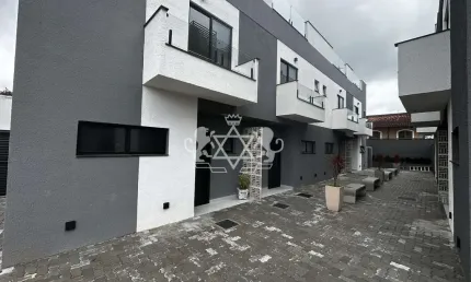 Sobrado tipo triplex Capricórnio I distante300 mts da praia!