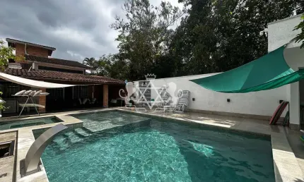Sobrado à Venda, 4 Dorm sendo 2 Suites, 450m² de AT I 175m² AU, área de lazer, churrasqueira e pisc