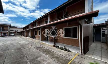 Sobrado 'Mobiliado' a venda, 300m da praia, 2 dormitórios sendo 1 suíte, 137m² AT e 74m² AC, Massag