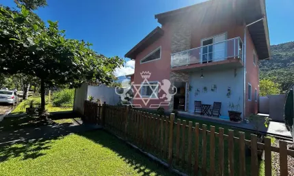 Sobrado à venda, 384m² AT e 124m²AU com 4 Dormitórios, 2 banheiros no Residencial Mar Verde II, Car