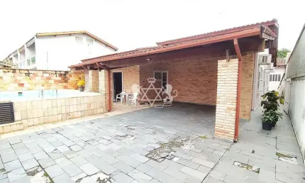 Casa 3 DORMITÓRIOS (sendo 1 suíte) à venda, Sumaré, Caraguatatuba, SP - Piscina, churrasqueira - Te