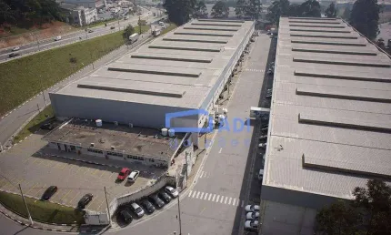 Galpão 3 docas - 1.298 m² - Barueri - Castello Branco