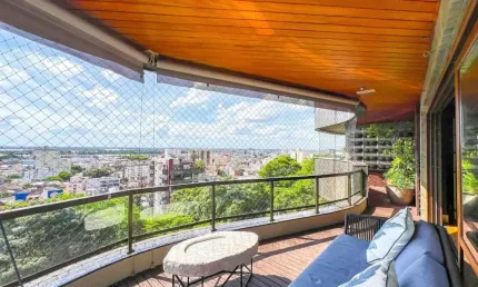 Apartamento para venda  no Bairro Moinhos de Vento em Porto Alegre