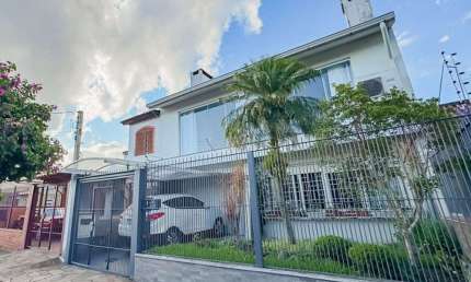 Casa para venda  no Bairro Santa Maria Goretti em Porto Alegre
