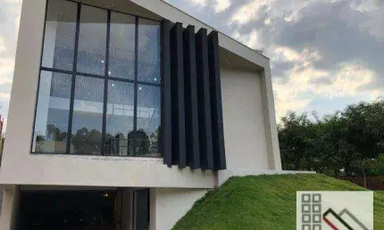 Casa em Condomínio 4 dorms (525m²), 4 Suites, 6 Vagas. Belíssima casa, projeto arquitetônico valorizando cada ambiente