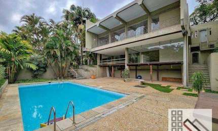 Casa (900m²), 5 Suítes, 8 vagas. Região do Clube Paineiras. Casa em rua fechada na região do Morumbi horas