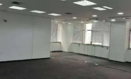 Conjunto comercial (188,32m²), 5 banheiros, reformado, 4 vagas. ao lado da estação berrini da cptm