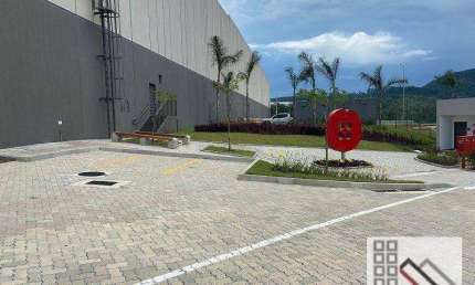 Galpão Logístico (12.913m²), 2 Banheiros, 19 Vagas. Galpão novo com certificação LEED GOLD