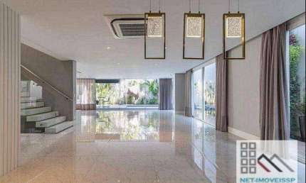 Casa em Condomínio 3 Dormitórios (600m²), 3 Suítes, 5 Vagas. Próximo do Parque Severo Gomes