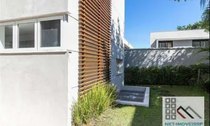 Casa de Alto Padrão em Condomínio 4 Dormitórios (707m²), 4 Suítes, 5 Vagas. Próximo do Shopping Morumbi