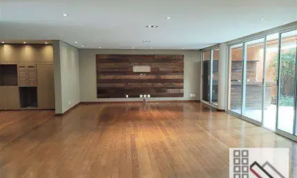 Casa em Condomínio 3 Dormitórios (545m²), 3 Suítes, 4 Vagas. Região nobre, próximo do Jockey Club