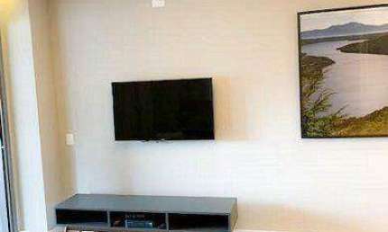Apartamento 1 dormitório (43,8m²), 1 Banheiro, Mobiliado, Varanda, 1 Vaga. A 200 metros da estação Campo Belo