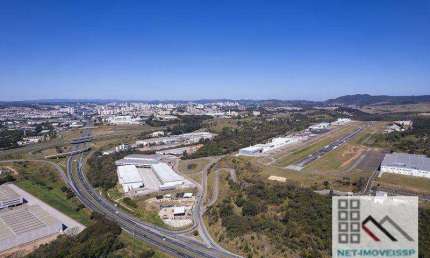 Galpão Comercial/Industrial (1.331,02m²), 4 Banheiros, 8 Vagas. No aeroporto do Jundiaí