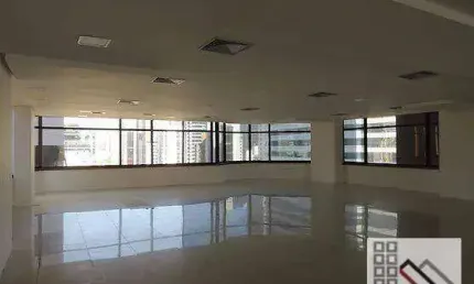 Conjunto Comercial (3.520m²), 7 Banheiros, 10 Vagas. Ao lado do Shopping D&amp;D