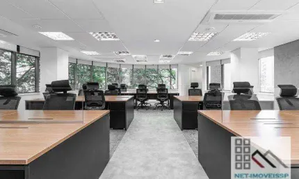 Laje comercial (330m²), 6 banheiros, 5 vagas, totalmente equipado e mobiliado