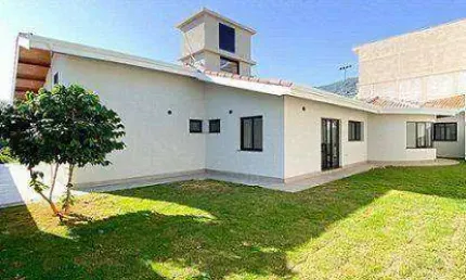 Casa térrea 3 dormitórios (300m²), 3 suítes, quintal, 2 vagas. próximo ao centro de atibaia
