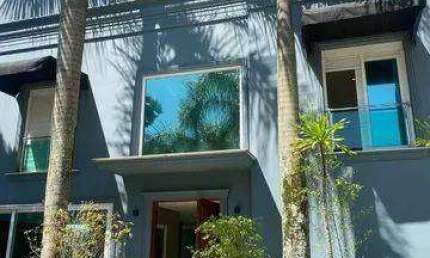 CASA EM CONDOMÍNIO 4 DORMITÓRIOS (470m²), 4 SUÍTES, VARANDA, 4 VAGAS. NO MELHOR DE ALPHAVILLE