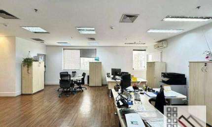 CONJUNTO COMERCIAL - VENDA COM RENTABILIDADE (135m²), 3 BANHEIROS, 4 VAGAS. A POUCOS METROS DA AVENIDA PAULISTA