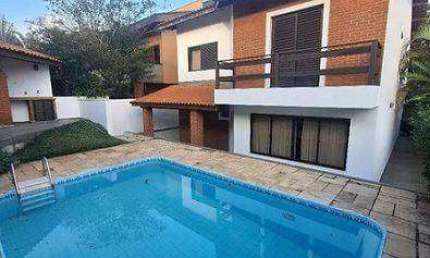CASA EM CONDOMÍNIO 3 DORMITÓRIOS (370m²), 3 SUÍTES, VARANDA, 2 VAGAS. ALPHAVILLE RESIDENCIAL 5