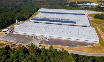 GALPÃO LOGÍSTICO COM RENDA IMEDIATA. (11.724,41m²), 12 BANHEIROS, 10 VAGAS. PARA ESTOCAGEM E ARMAZENAMENTO
