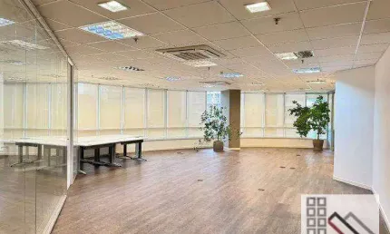 Conjunto comercial (197,3m²), 2 banheiros. 1 vaga. a 200 metros da estação berrini da cptm