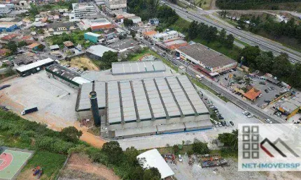 GALPÃO COMERCIAL/INDUSTRIAL (8.640m²), 6 BANHEIROS, 10 VAGAS. AO LADO DA RODOVIA FERNÃO DIAS