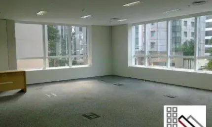Conjunto comercial (768m²), 6 banheiros, 6 vagas. a 300 metros da estgação berrini da cptm