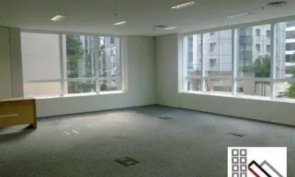 Conjunto comercial (768m²), 6 banheiros, 6 vagas. a 300 metros da estgação berrini da cptm