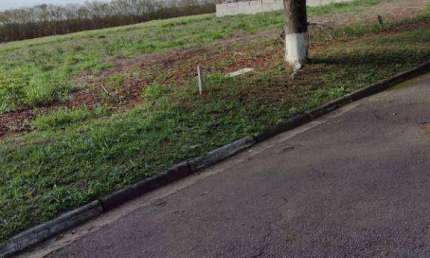 LOTE (800m³). VENHA CONSTRUIR A SUA CASA DOS SONHOS DENTRO DE UM CONDOMÍNIO COM MUITO VERDE