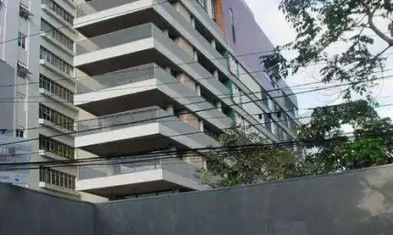 COBERTURA DUPLEX 2 DORMS (600m²), 2 SUÍTES, TERRAÇO, 6 VAGAS. TOTALMENTE REFORMADO E MODERNIZADO