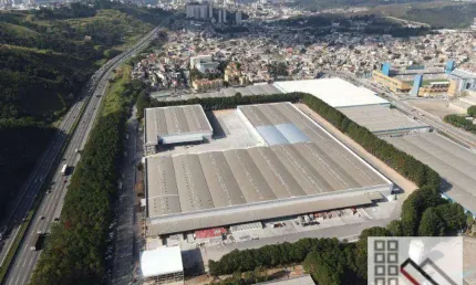 GALPÃO (8.595m²), 12 BANHEIROS, 21 VAGAS. AO LADO DA RODOVIA CASTELO BRANCO