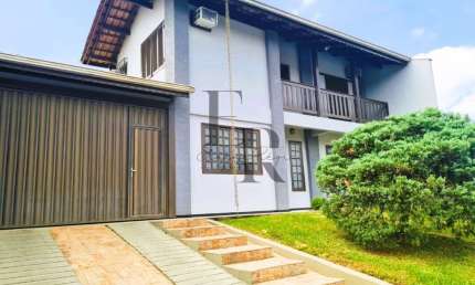 Excelente Casa com 3 Suítes, Piscina e Edícula ? 245m² de Conforto