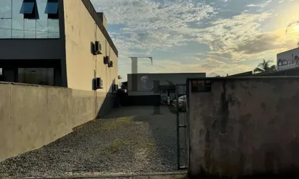 Terreno Amplo à Venda no Bairro Vila Nova 1.067m², Oportunidade de Investimento com Permuta