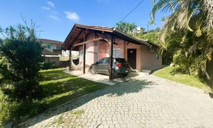 Casa Plana Averbada à Venda no Bairro Petrópolis - 3 Quartos e Varanda - Avalia Permuta