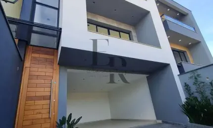 Geminado Tríplex de 177m² | Acabamento Impecável | Suíte com Closet | Design Sofisticado | Duas Demi Suíte