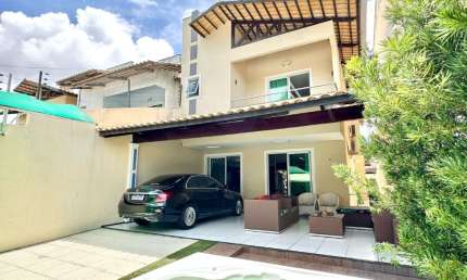 Casa na Cidade dos Funcionários Nascente com 4 Suítes