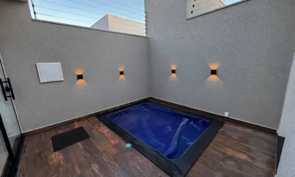 Casa no jardim itália / piscina  • área total: 200 m²   • área construída: 137 m²