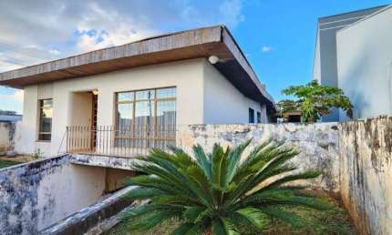 Casa para Venda em Guarapuava, Trianon, 2 dormitórios, 1 suíte, 3 banheiros, 1 vaga
