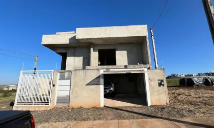Sobrado para Venda em Guarapuava, Alto Cascavel, 3 dormitórios, 3 suítes, 2 vagas
