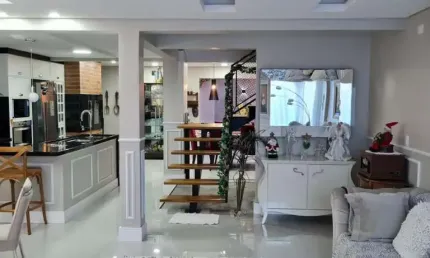 Sobrado para Venda em Guarapuava, Centro, 3 dormitórios, 3 suítes, 2 vagas