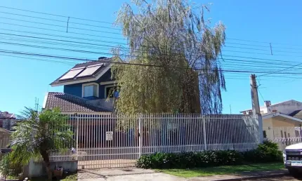 Sobrado para Venda em Guarapuava, São Cristovão, 3 dormitórios, 1 suíte, 1 banheiro, 4 vagas