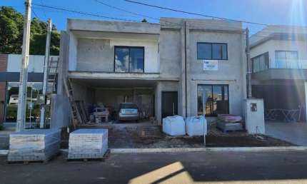 Sobrado para Venda em Guarapuava, Boqueirão, 3 dormitórios, 3 suítes, 2 vagas