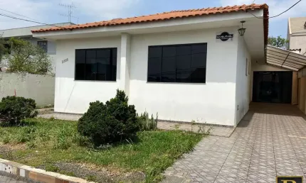 Casa para Venda em Guarapuava, Centro, 3 dormitórios, 2 suítes, 2 vagas