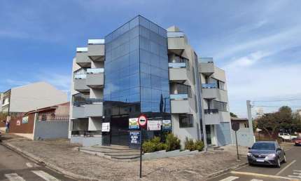 Imóvel Comercial para Venda em Guarapuava, Centro, 5 dormitórios, 1 suíte, 2 banheiros, 2 vagas