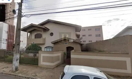 Sobrado para Venda em Guarapuava, Centro, 5 dormitórios, 1 suíte, 3 vagas